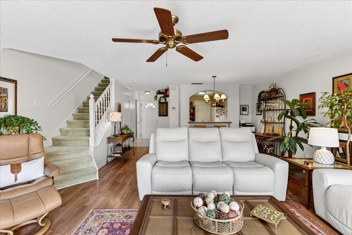 Image 18 of 75 For 525 Lake Bridge Drive