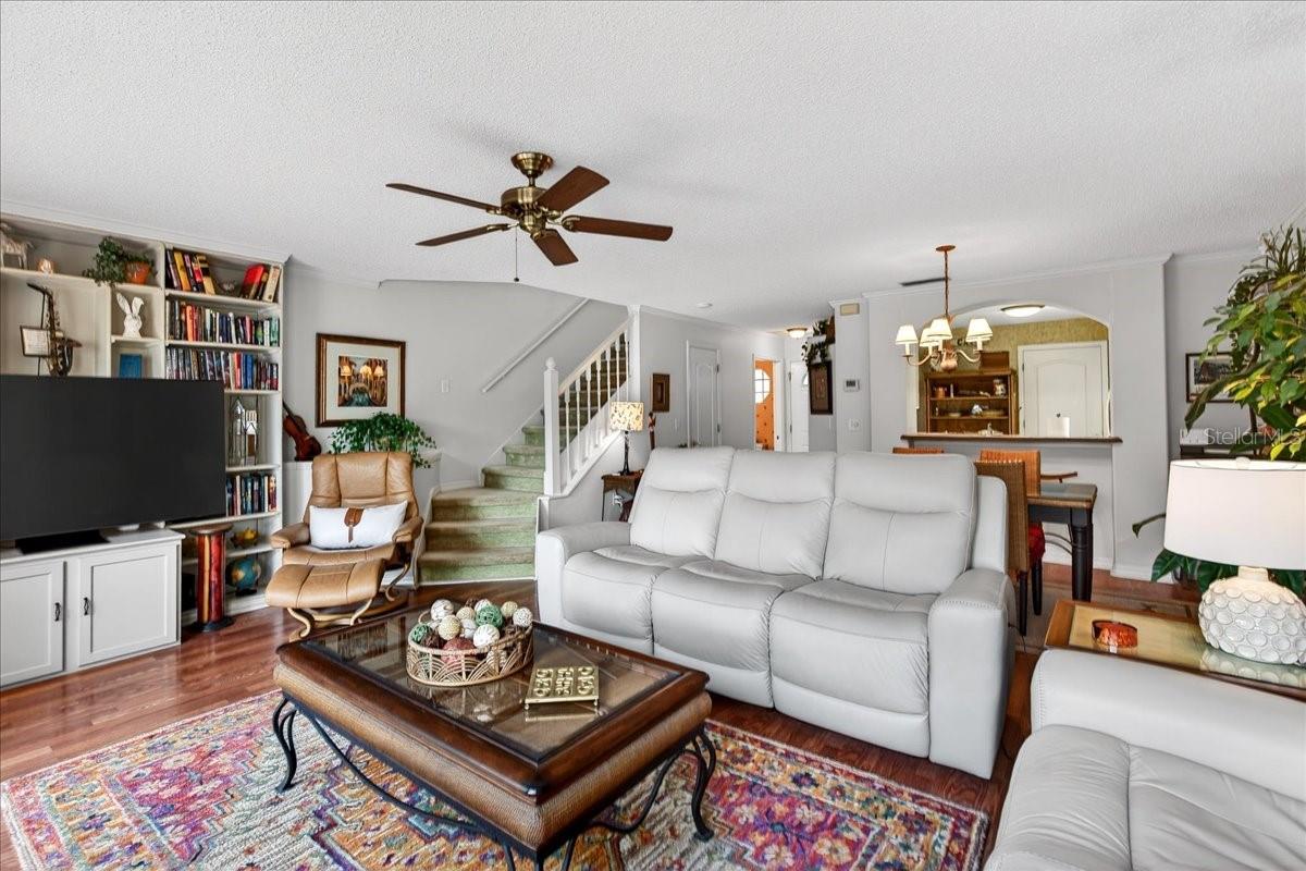 Image 19 of 75 For 525 Lake Bridge Drive