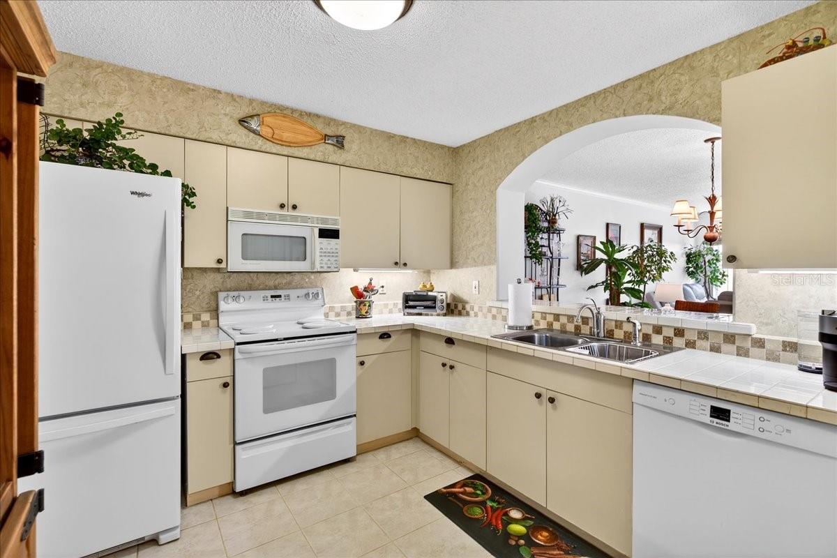 Image 20 of 75 For 525 Lake Bridge Drive