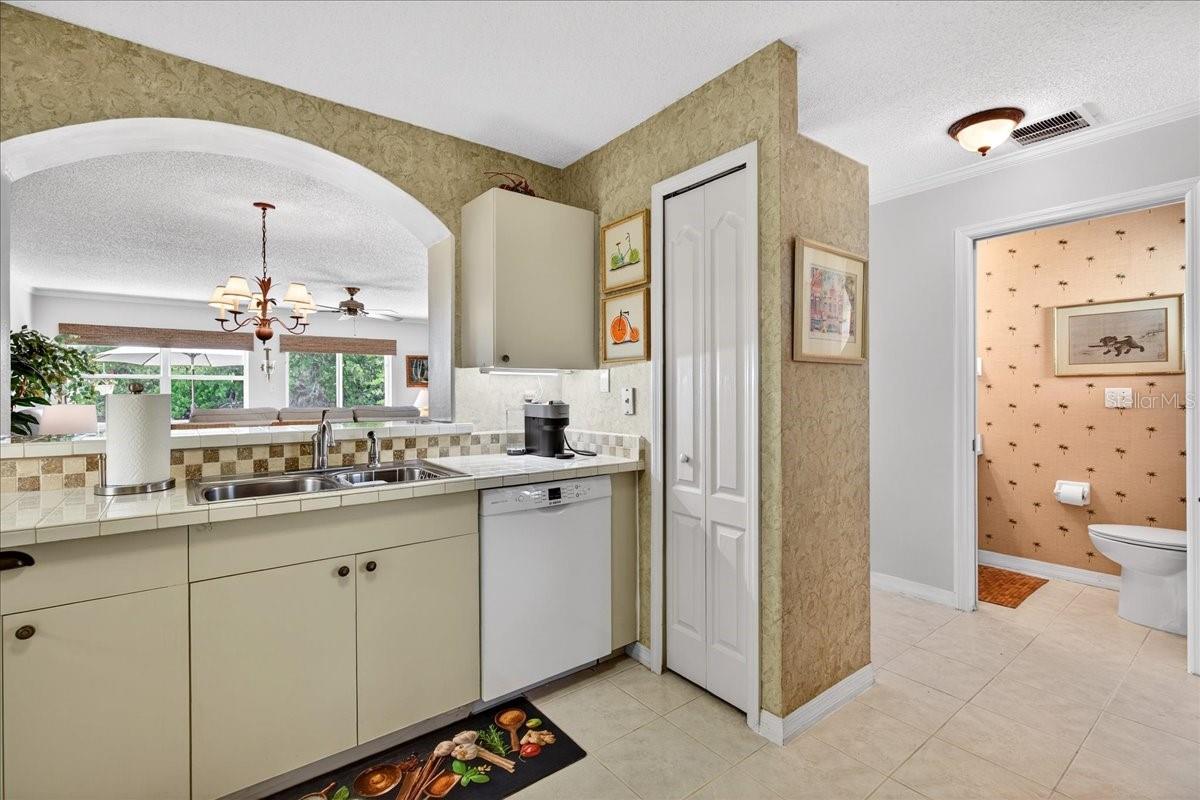 Image 22 of 75 For 525 Lake Bridge Drive