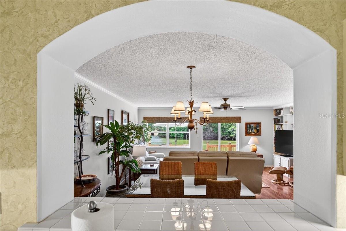 Image 24 of 75 For 525 Lake Bridge Drive