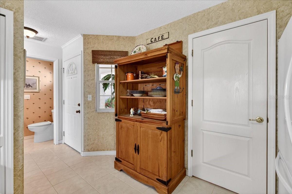 Image 25 of 75 For 525 Lake Bridge Drive