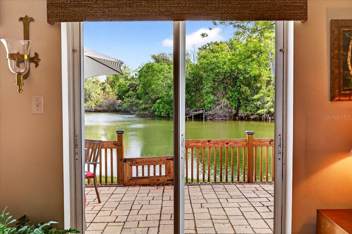 Image 26 of 75 For 525 Lake Bridge Drive