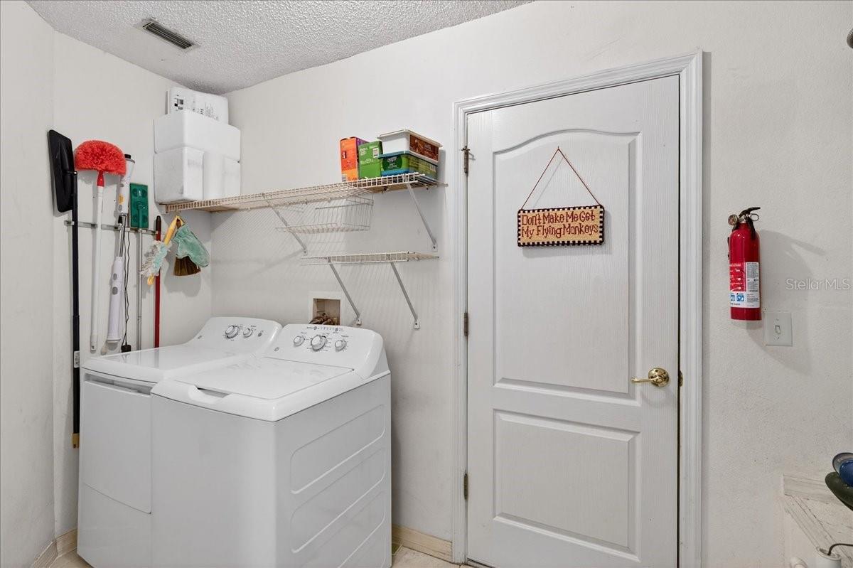 Image 27 of 75 For 525 Lake Bridge Drive