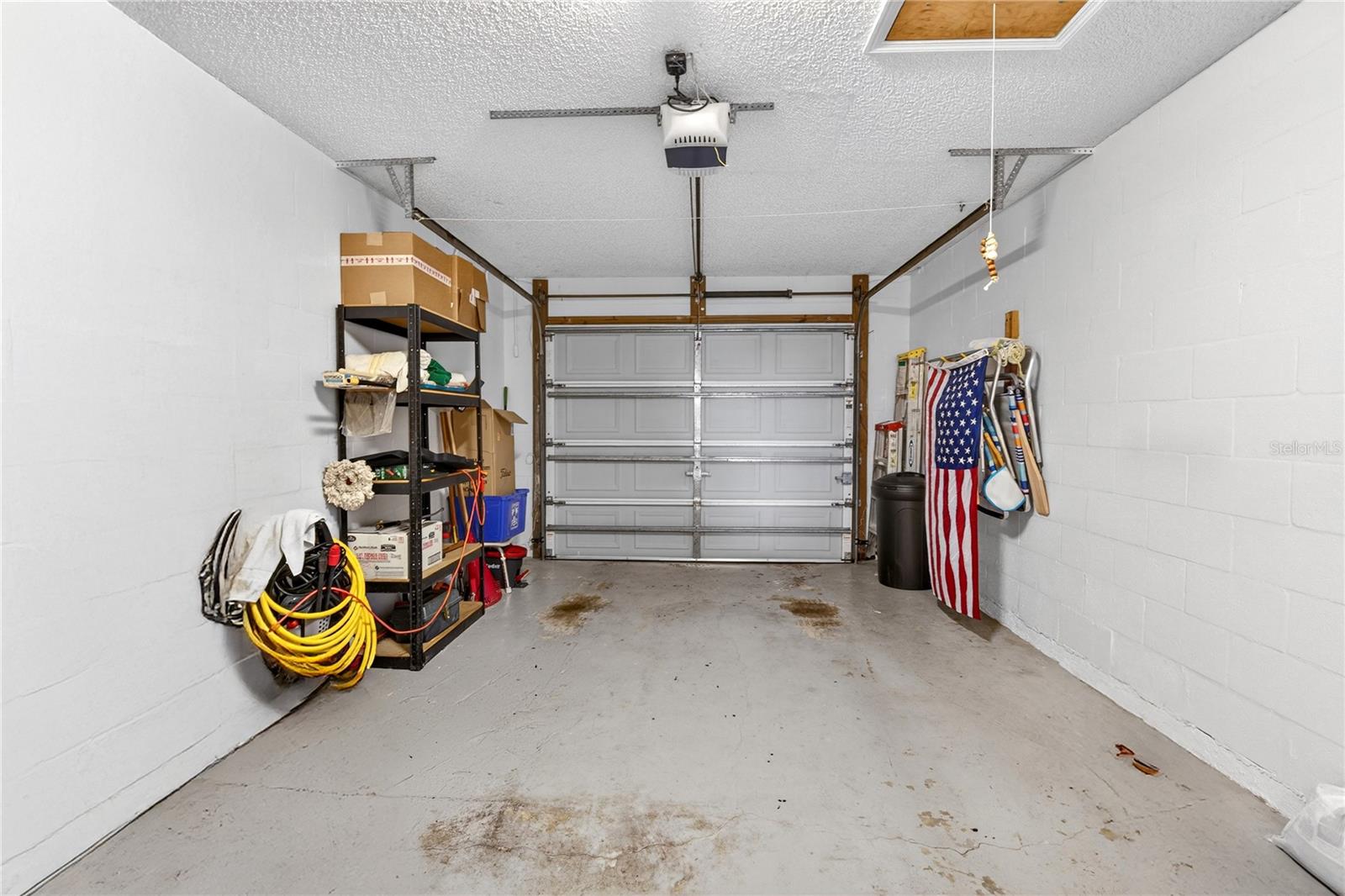 Image 29 of 75 For 525 Lake Bridge Drive