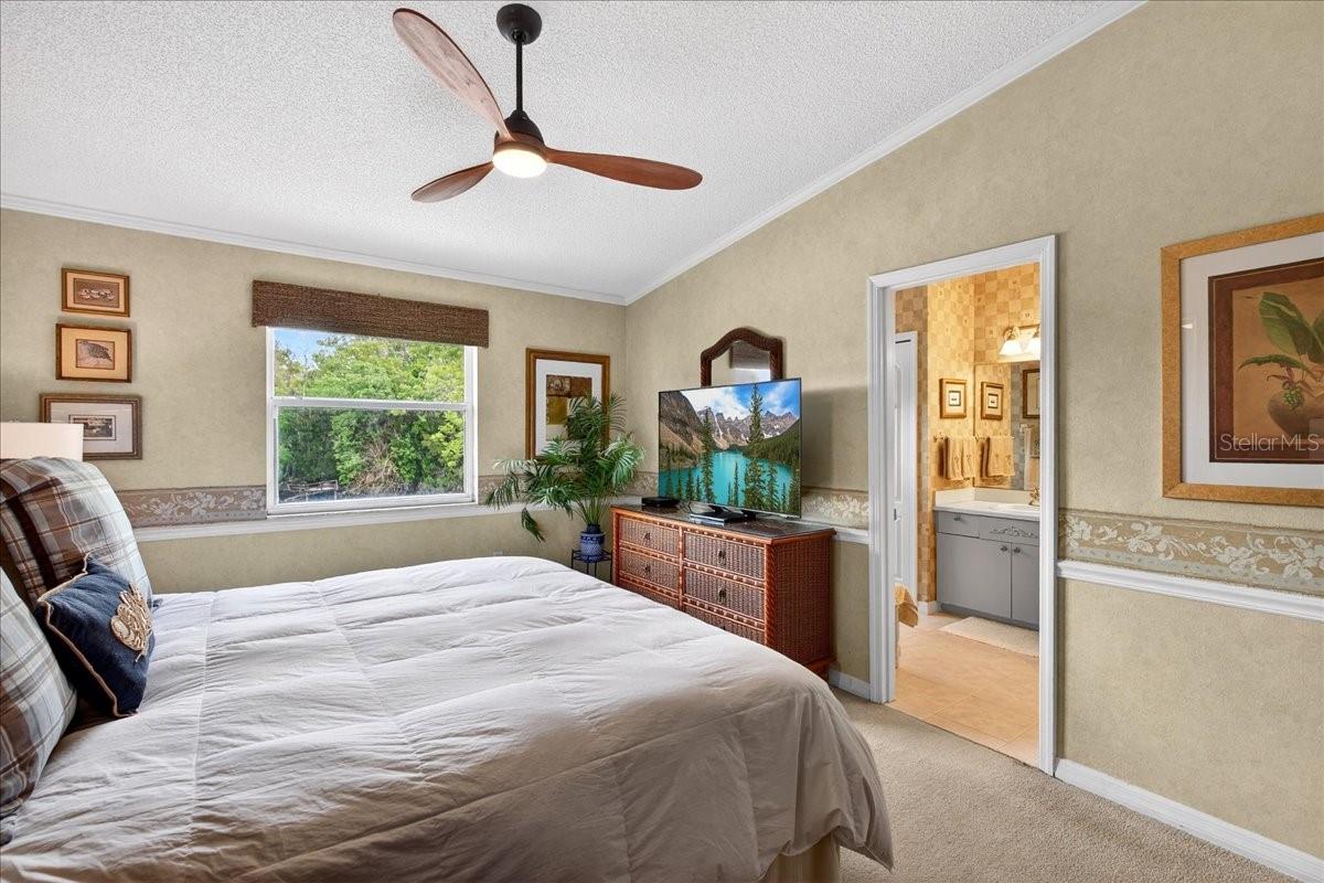 Image 31 of 75 For 525 Lake Bridge Drive