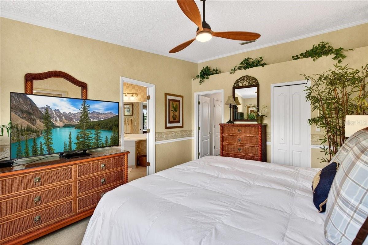 Image 32 of 75 For 525 Lake Bridge Drive