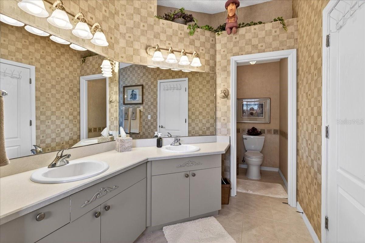 Image 34 of 75 For 525 Lake Bridge Drive