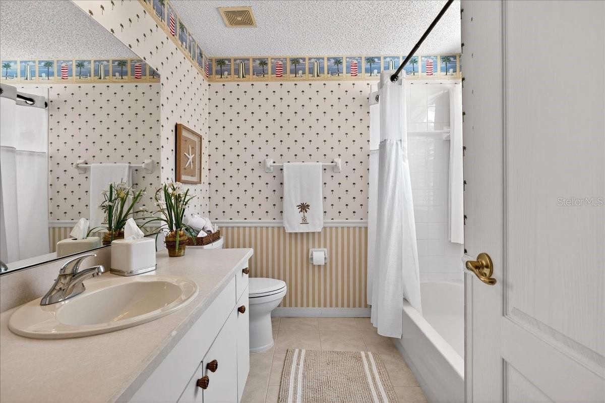 Image 39 of 75 For 525 Lake Bridge Drive