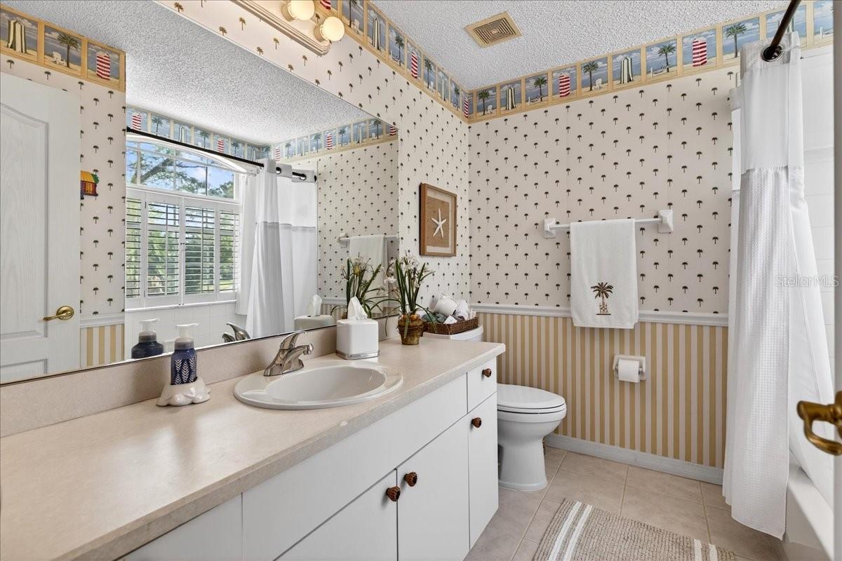 Image 40 of 75 For 525 Lake Bridge Drive