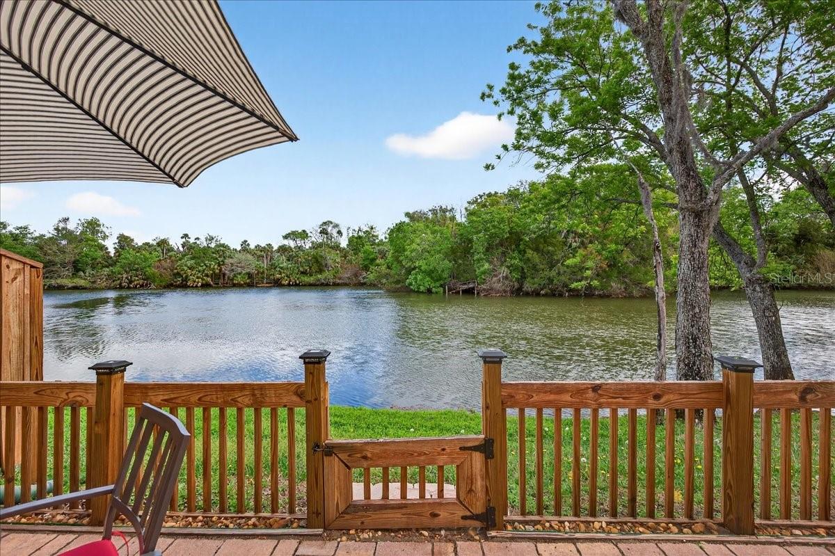 Image 42 of 75 For 525 Lake Bridge Drive