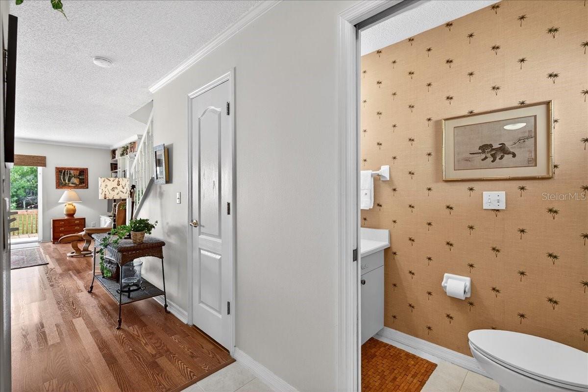 Image 5 of 75 For 525 Lake Bridge Drive