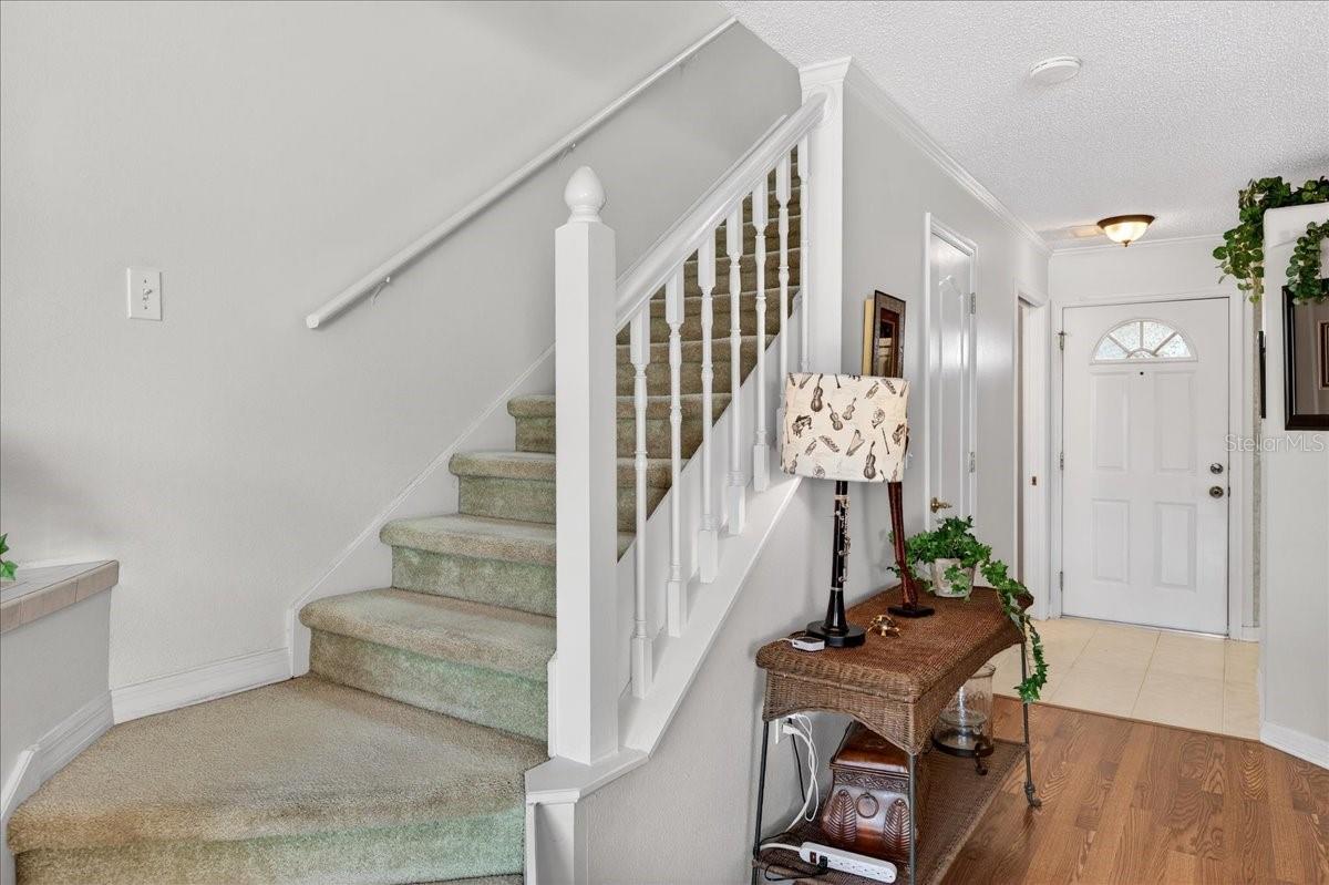 Image 8 of 75 For 525 Lake Bridge Drive