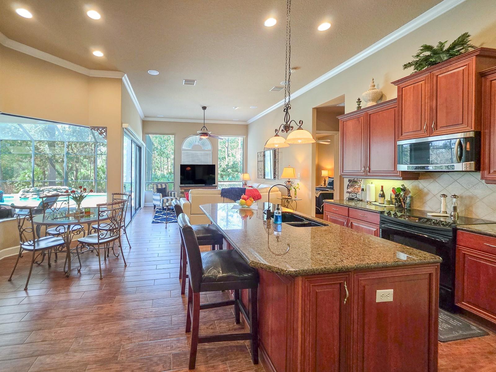 Image 12 of 93 For 19 Park Circle