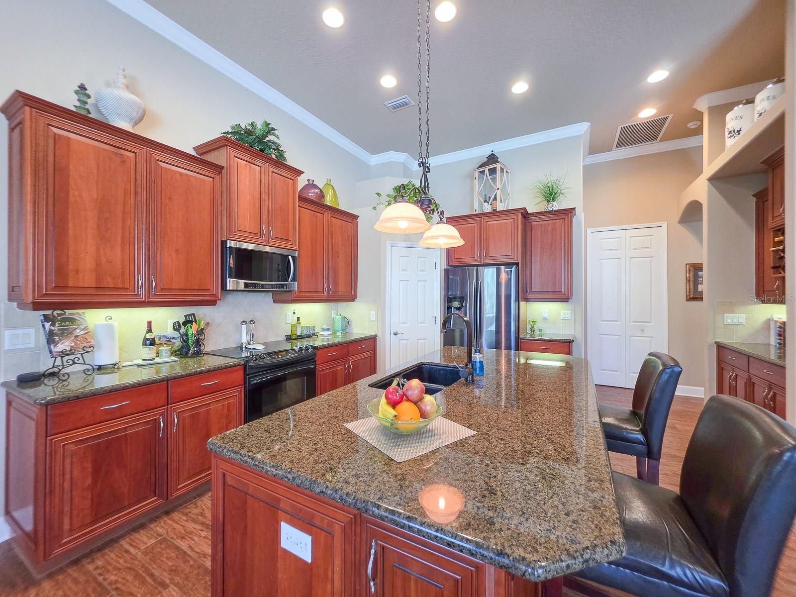 Image 14 of 93 For 19 Park Circle