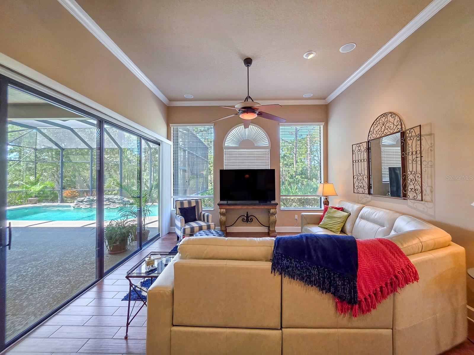 Image 18 of 93 For 19 Park Circle