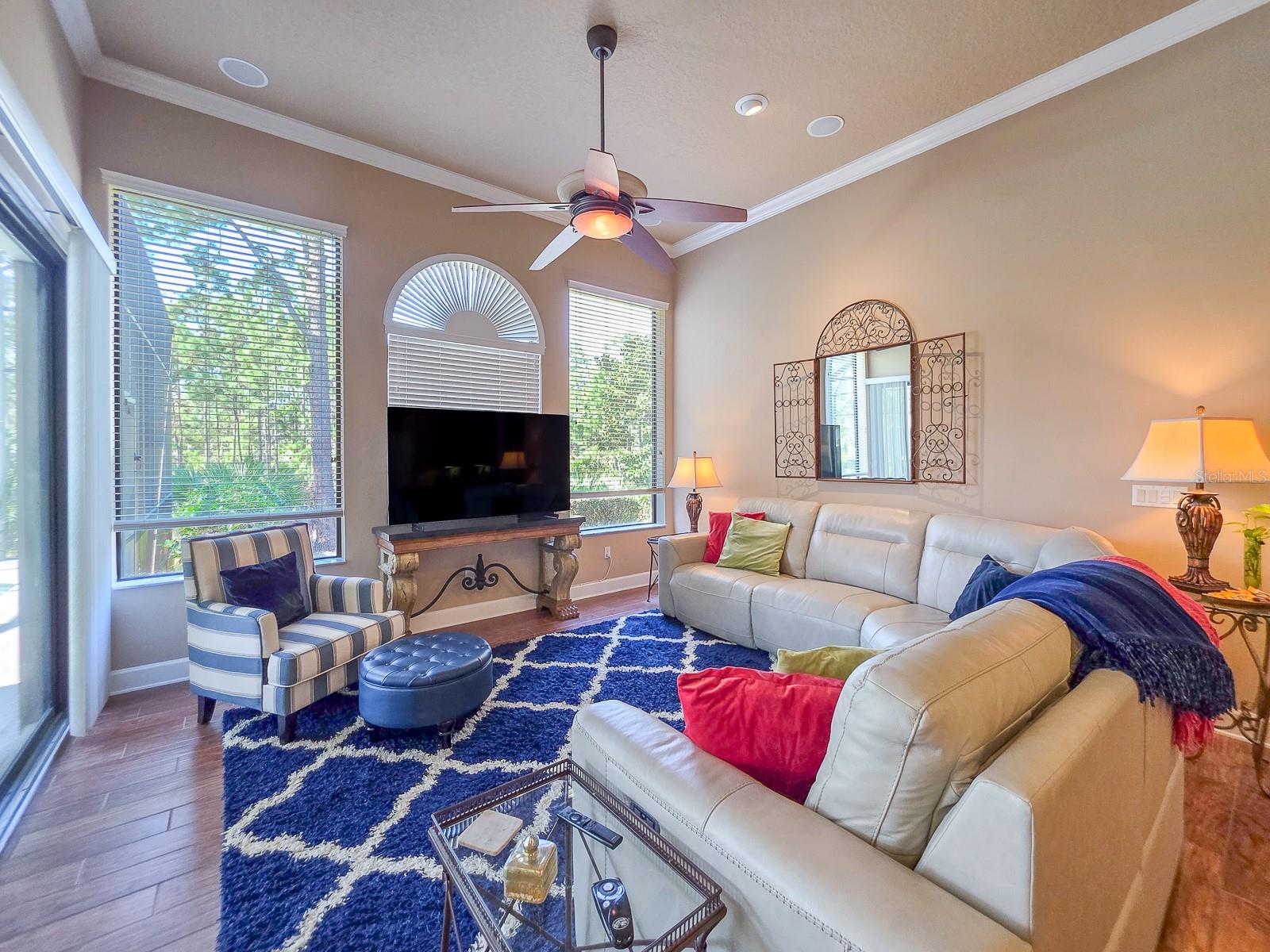 Image 19 of 93 For 19 Park Circle