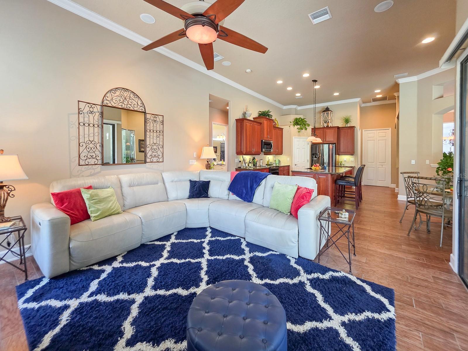 Image 20 of 93 For 19 Park Circle