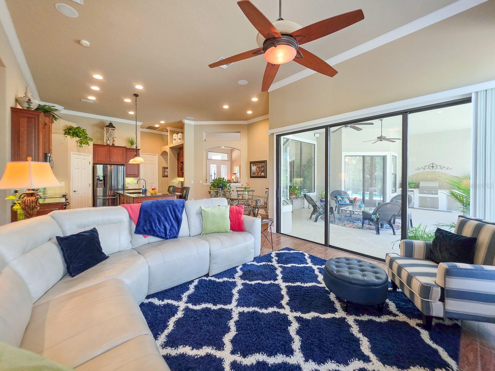 Image 21 of 93 For 19 Park Circle