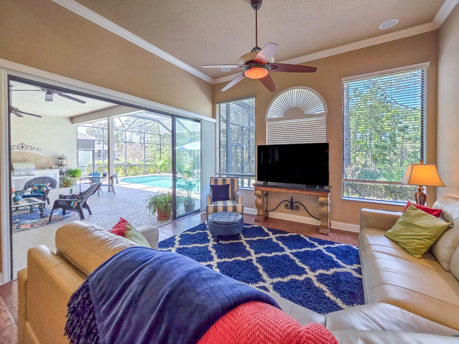 Image 22 of 93 For 19 Park Circle