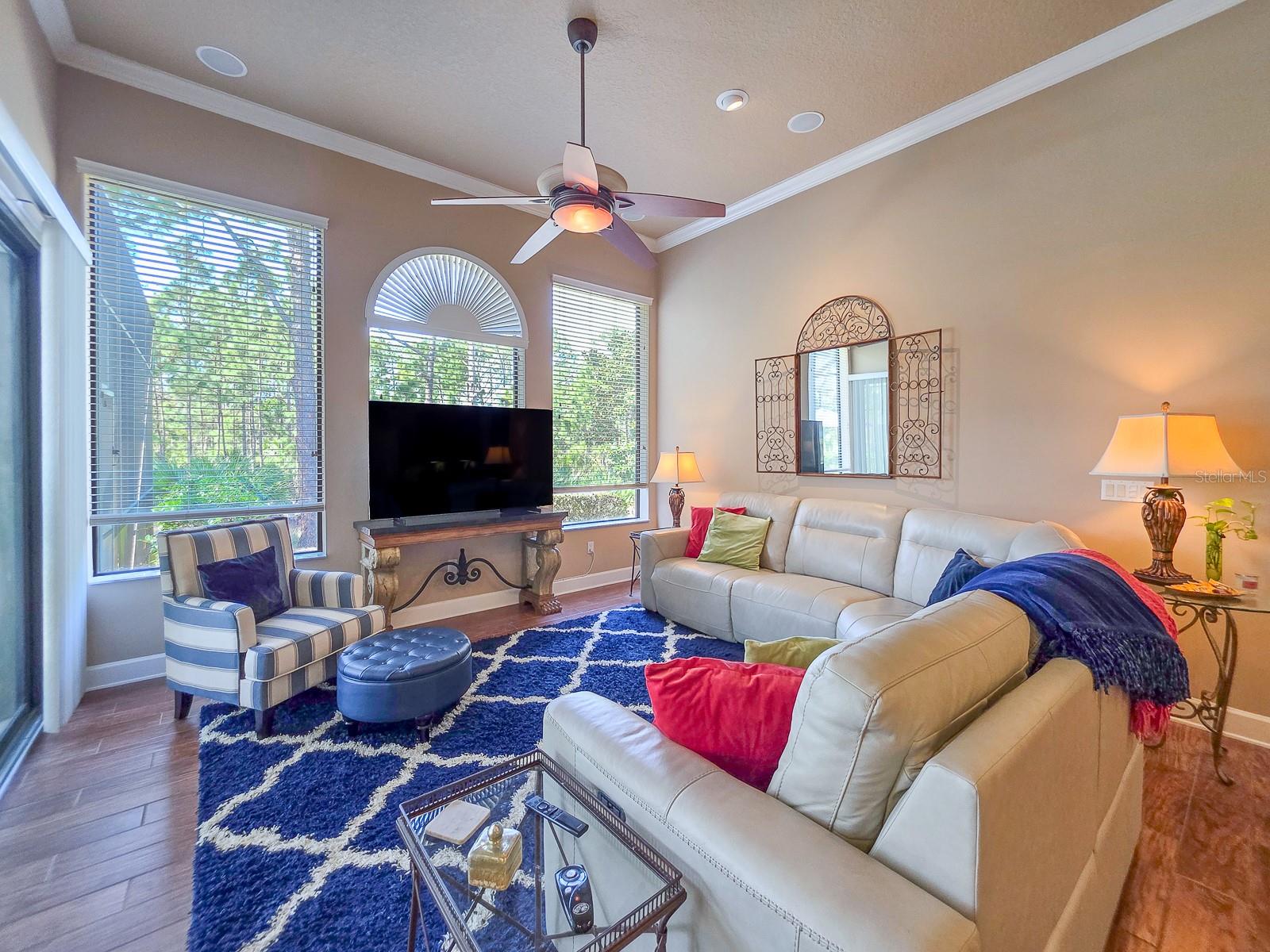 Image 23 of 93 For 19 Park Circle