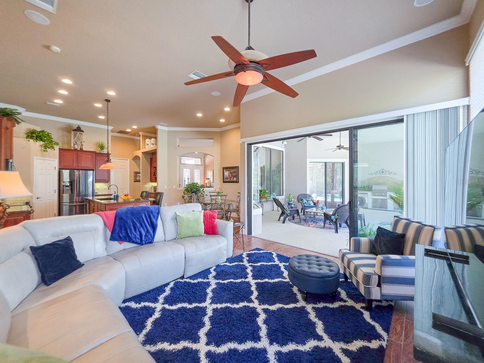 Image 24 of 93 For 19 Park Circle