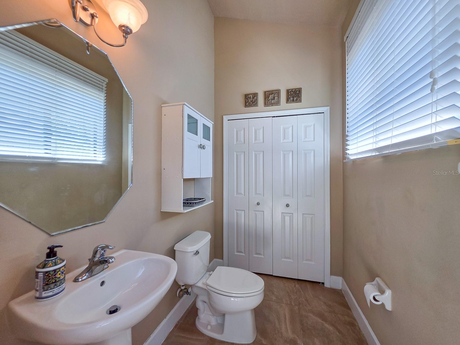 Image 32 of 93 For 19 Park Circle