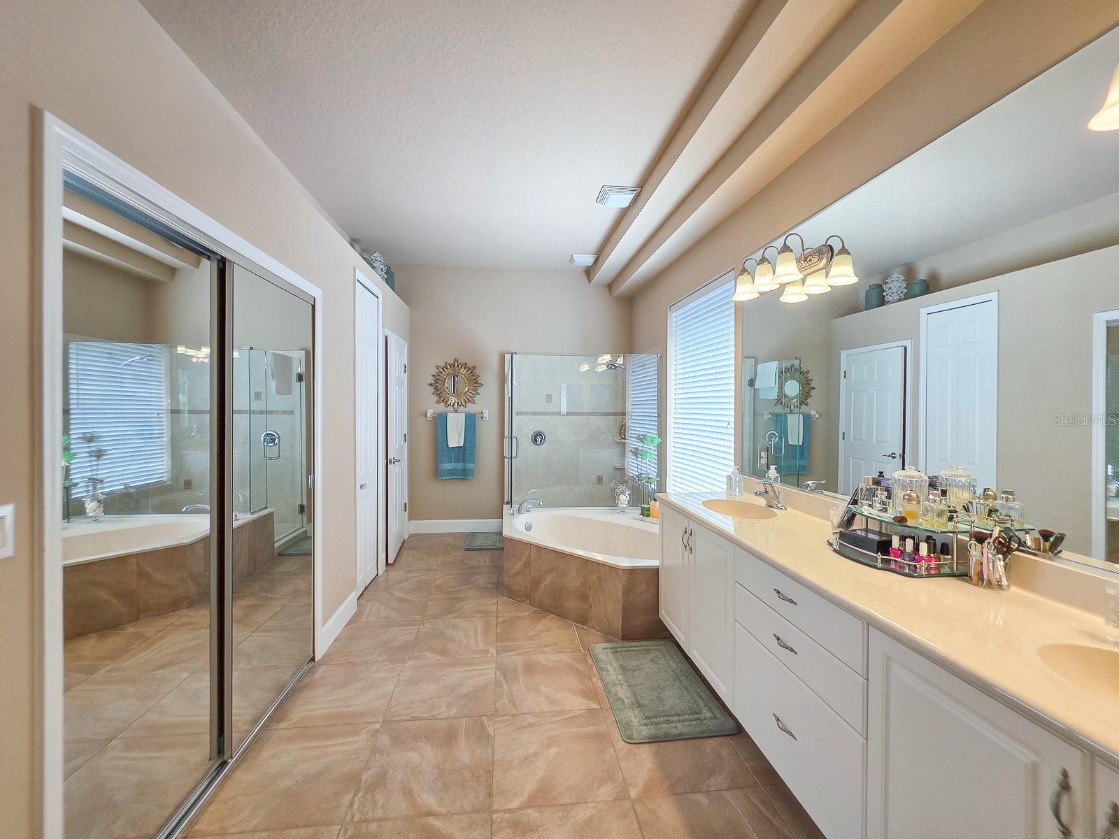 Image 36 of 93 For 19 Park Circle