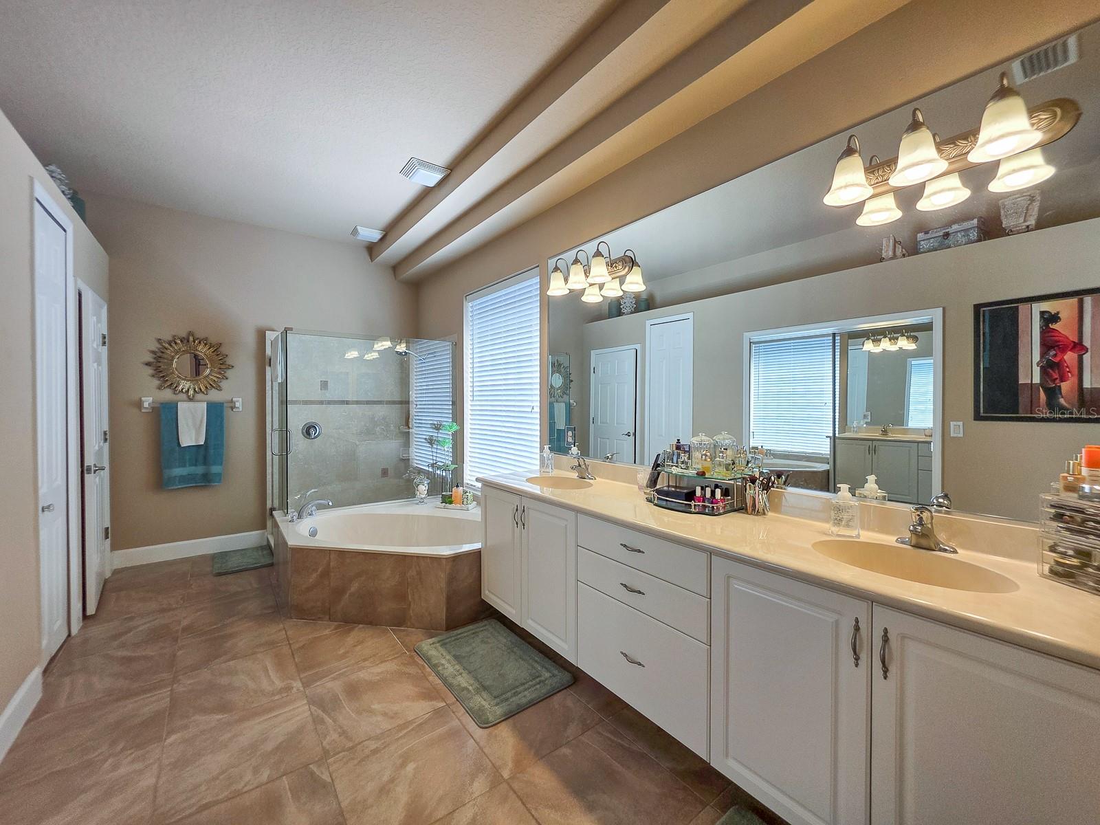 Image 37 of 93 For 19 Park Circle