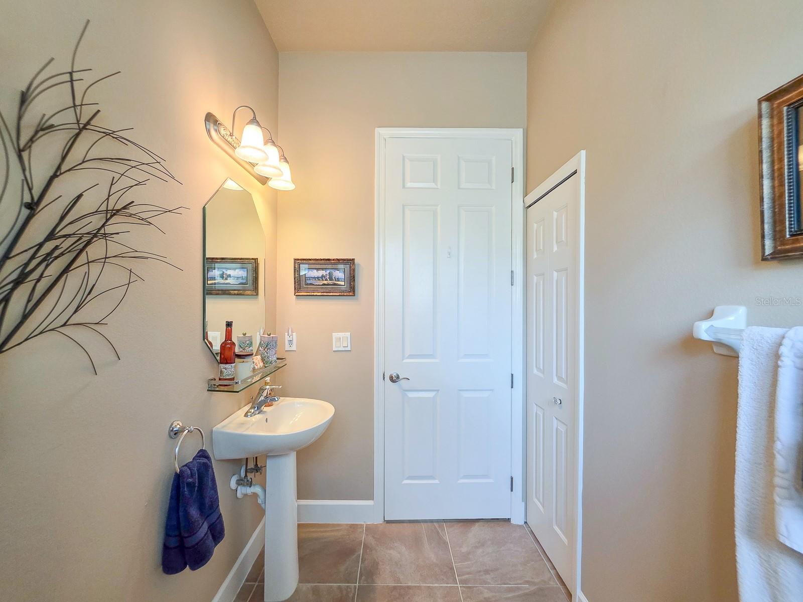 Image 47 of 93 For 19 Park Circle