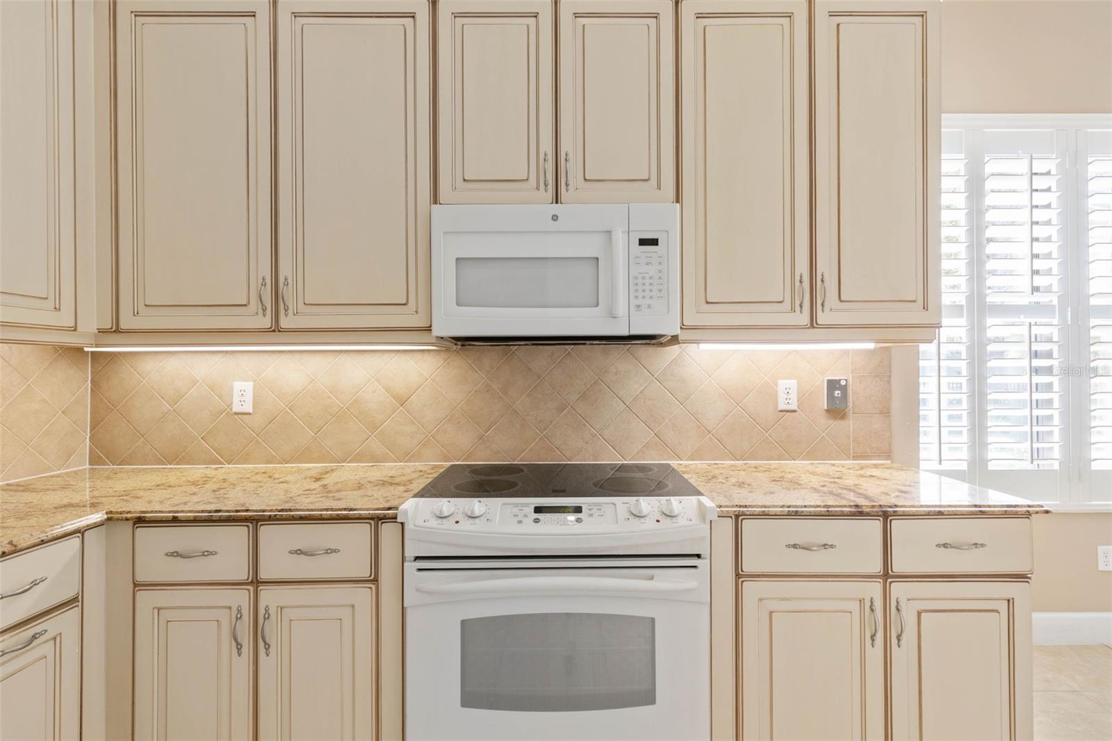 Image 11 of 67 For 10 River Point Drive