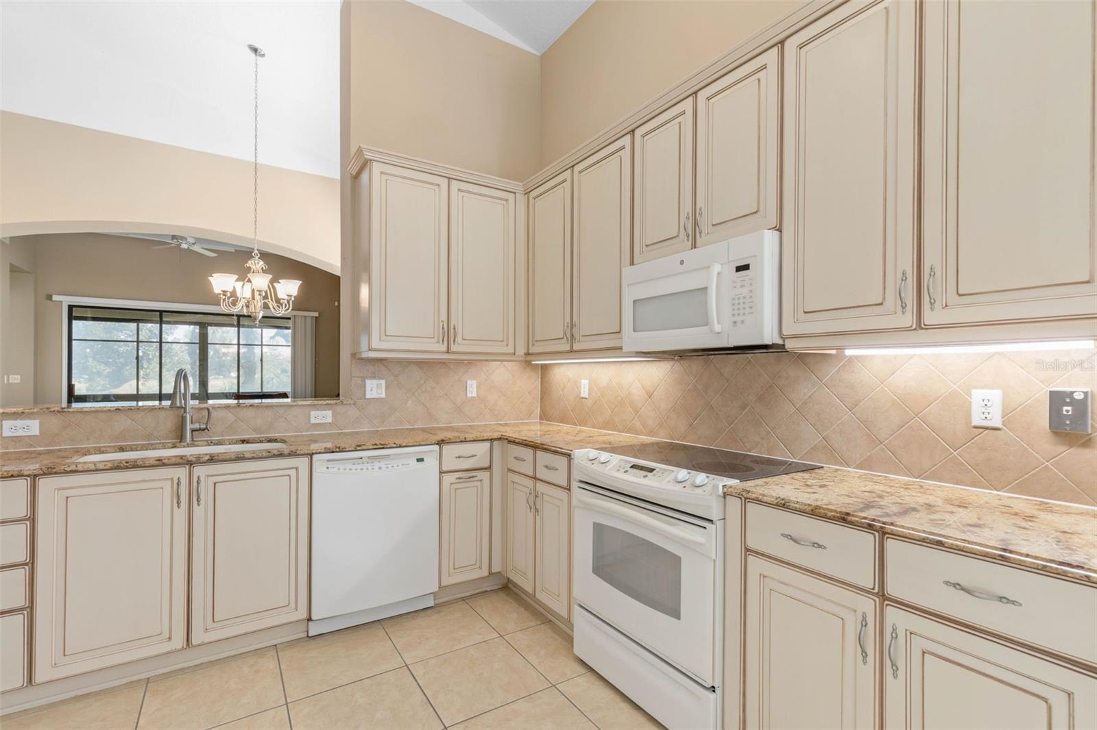 Image 12 of 67 For 10 River Point Drive