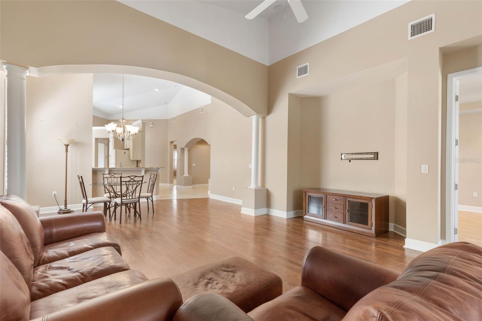 Image 17 of 67 For 10 River Point Drive