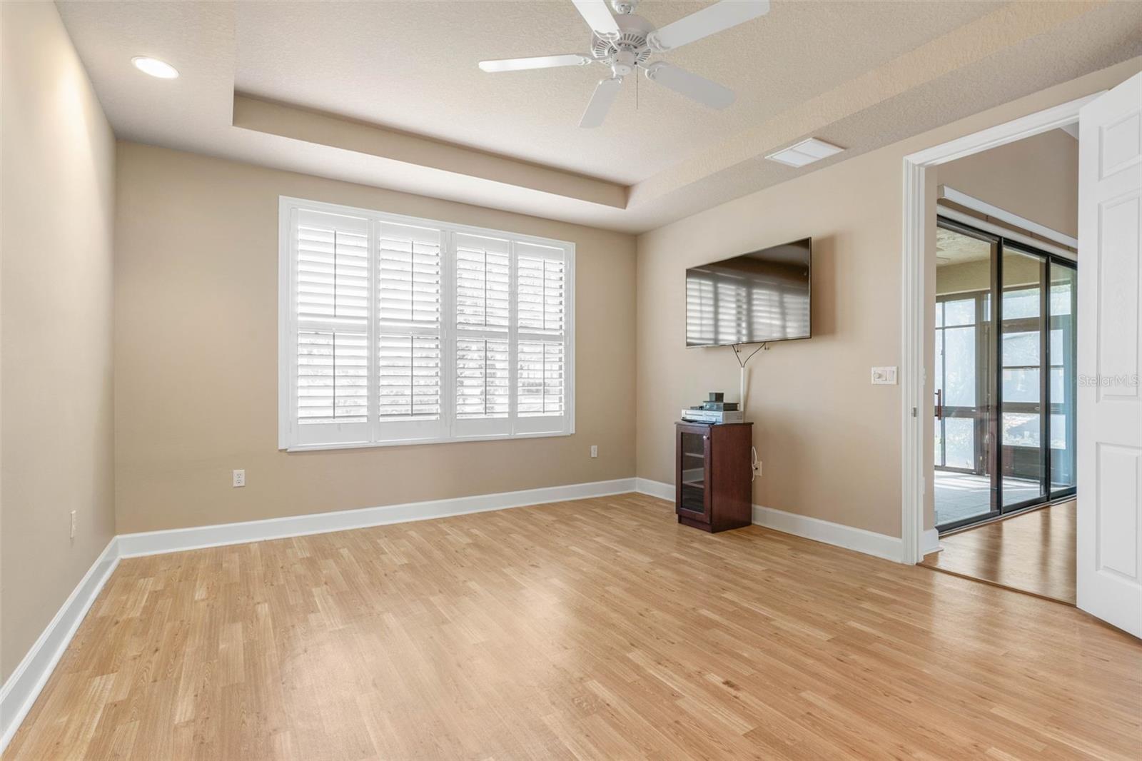 Image 24 of 67 For 10 River Point Drive