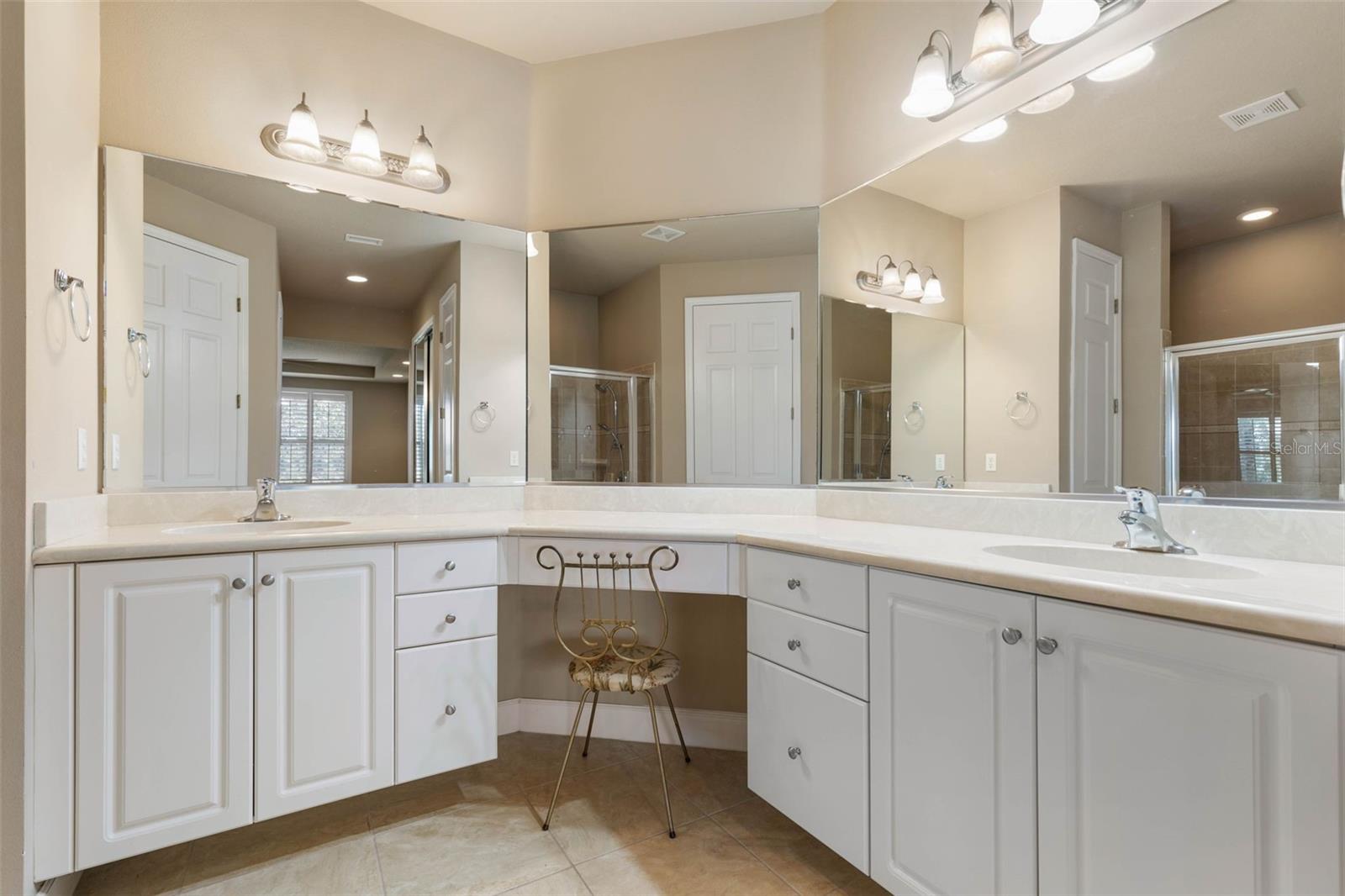 Image 29 of 67 For 10 River Point Drive