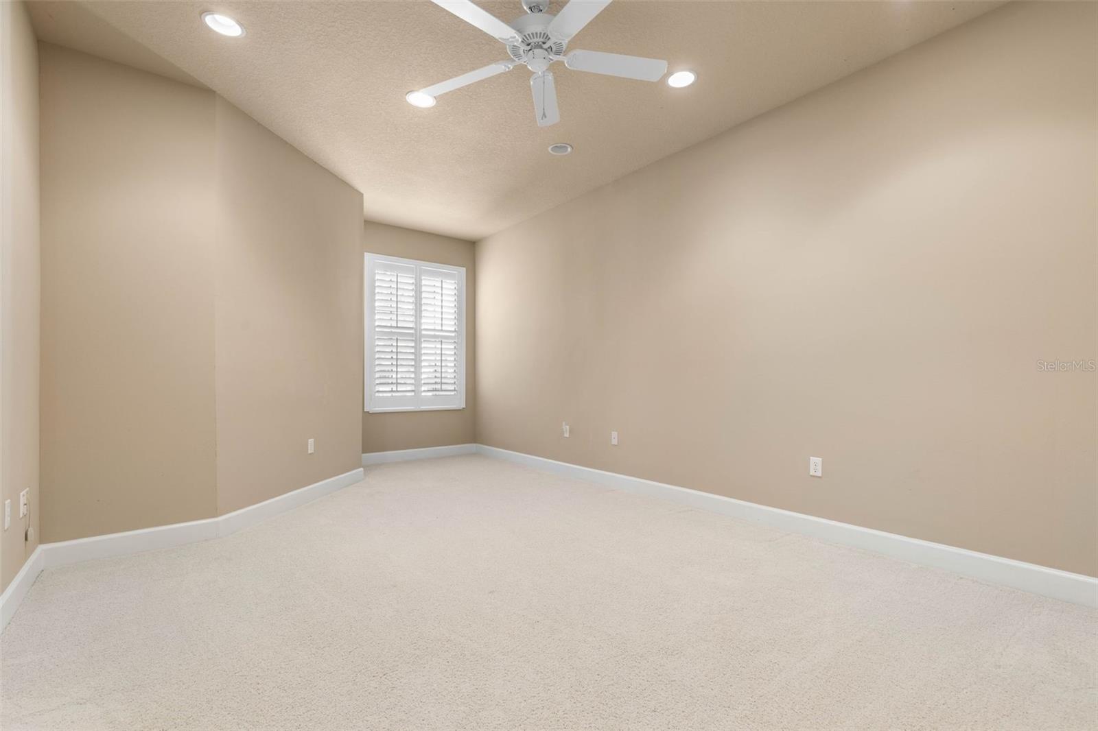 Image 31 of 67 For 10 River Point Drive