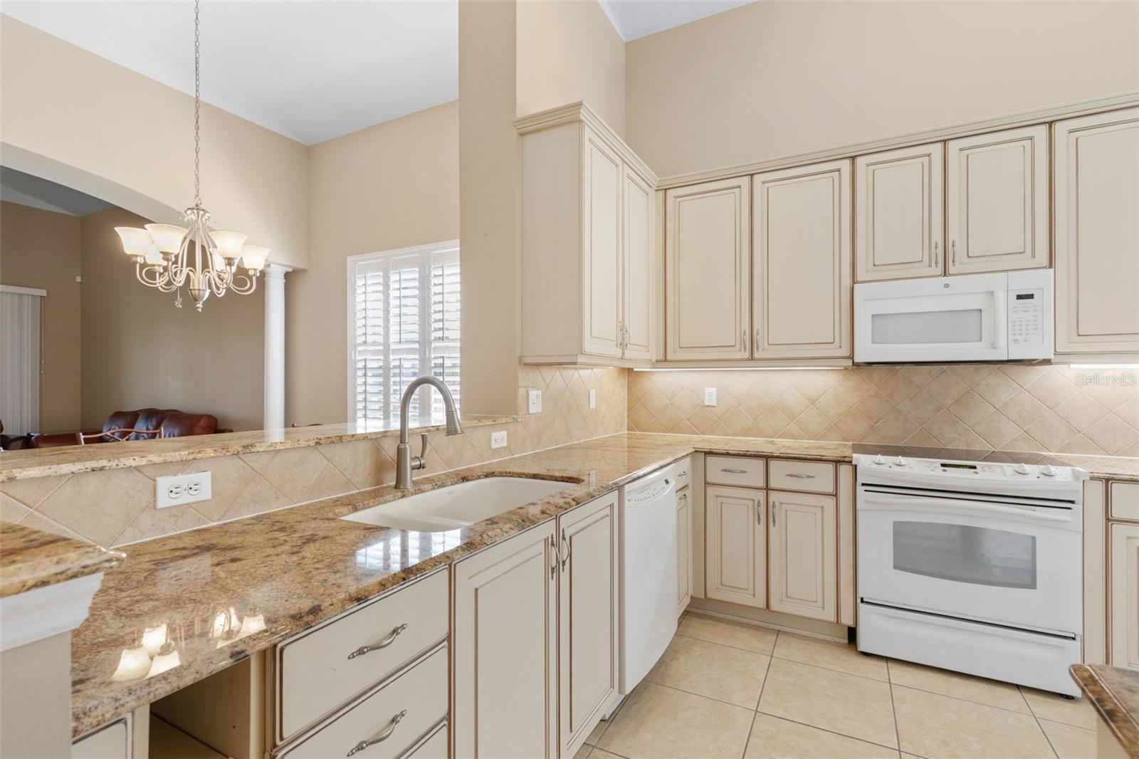 Image 9 of 67 For 10 River Point Drive