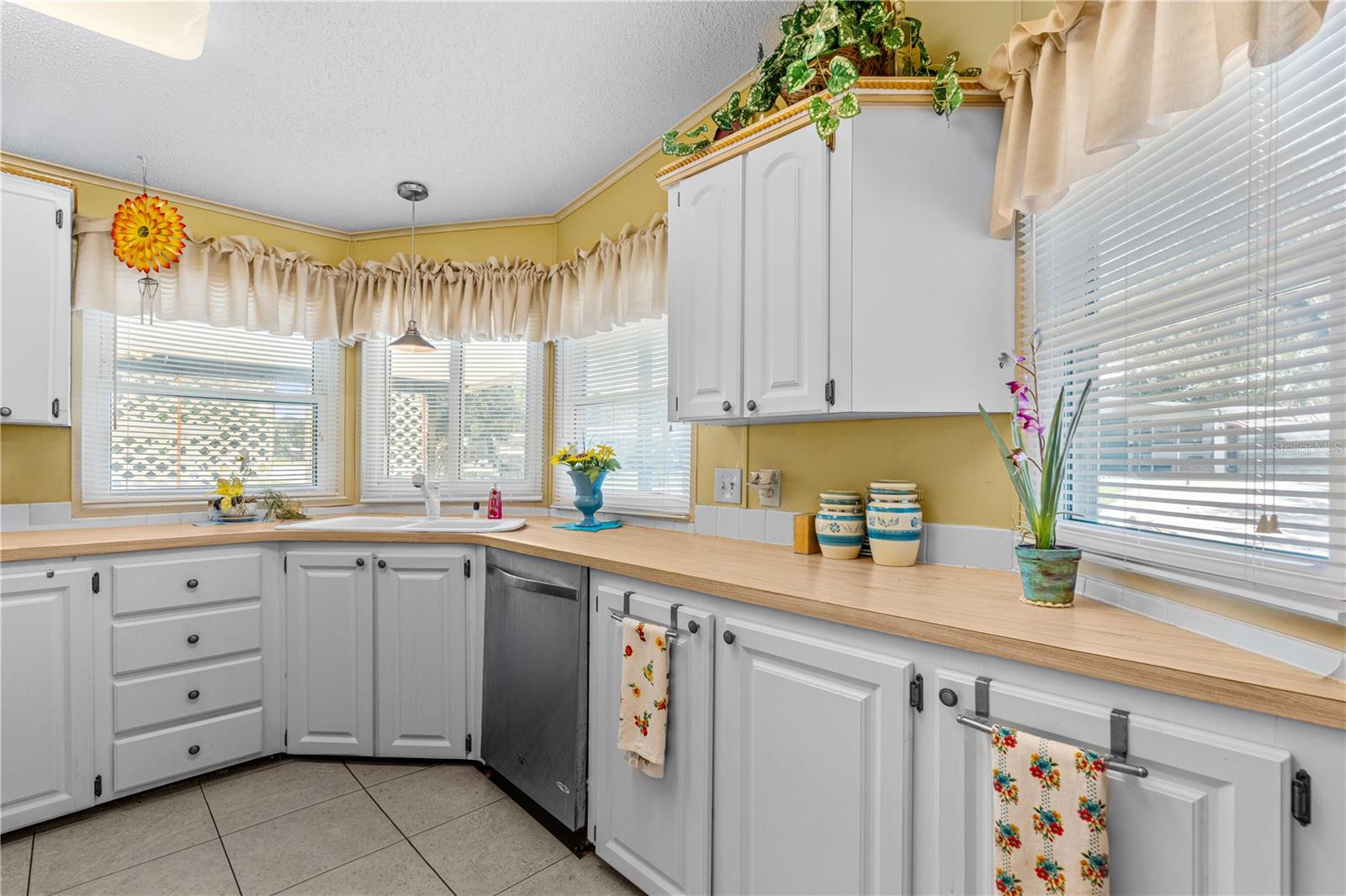 Image 12 of 52 For 217 Schooner Avenue