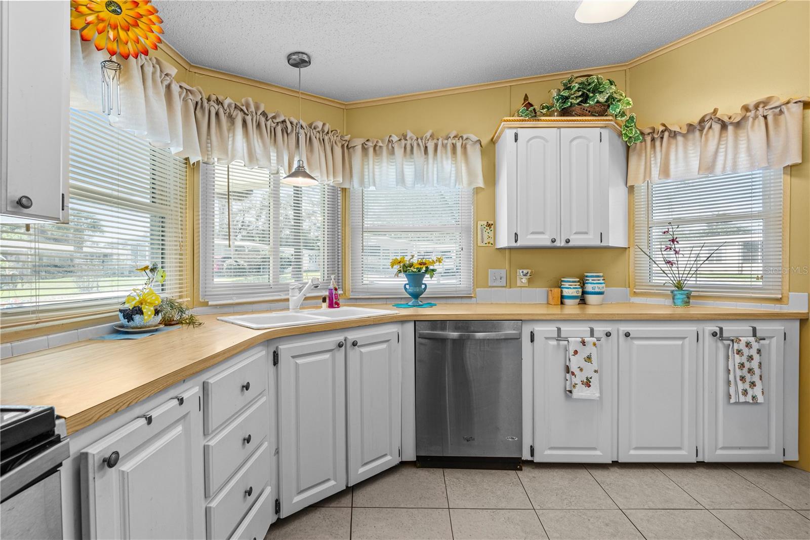 Image 14 of 52 For 217 Schooner Avenue