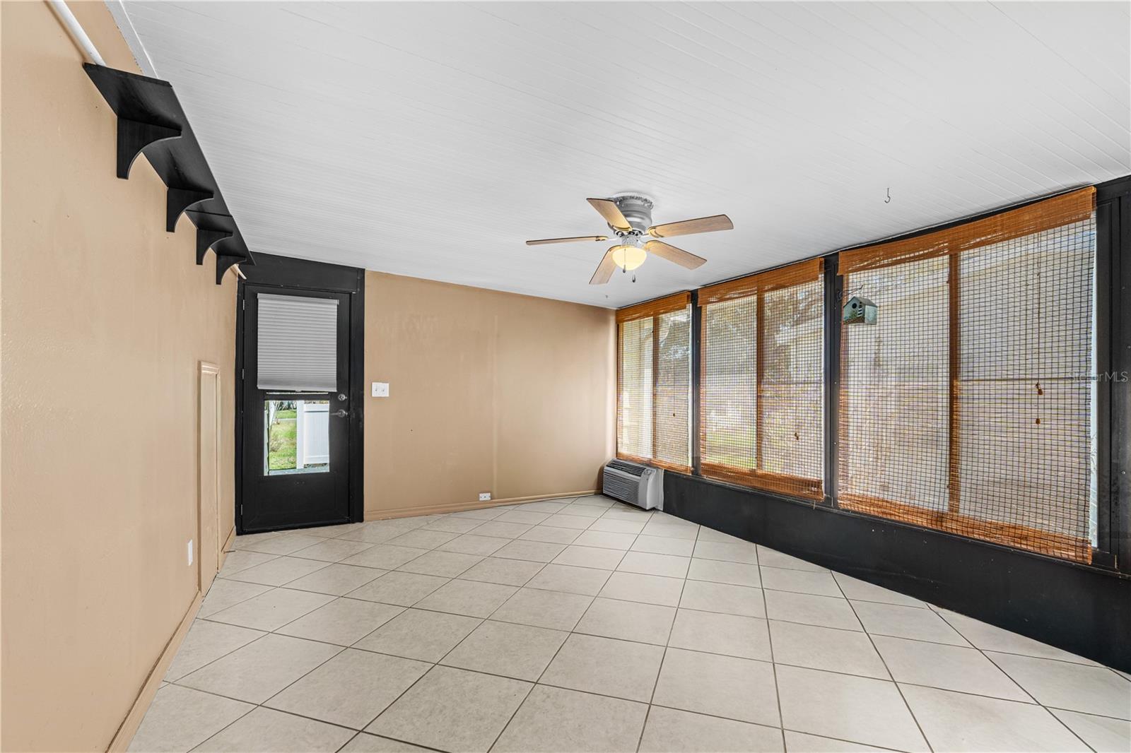 Image 17 of 52 For 217 Schooner Avenue