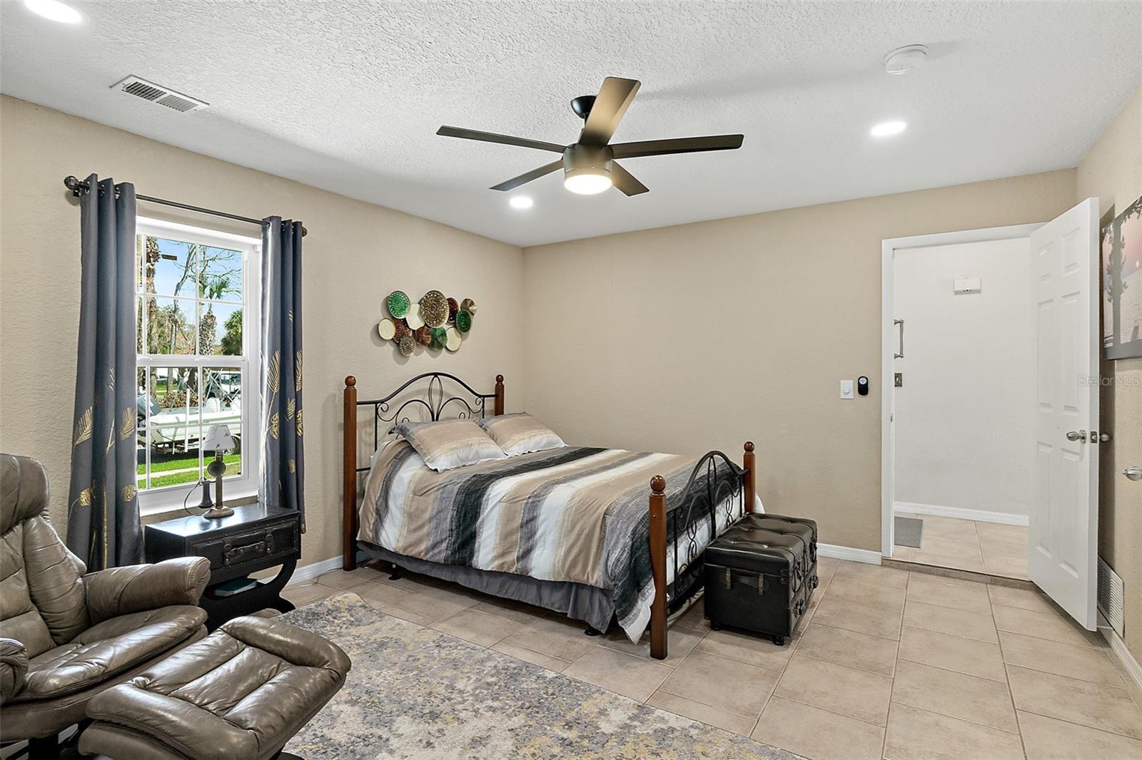 Image 15 of 47 For 589 Clairmont Lane