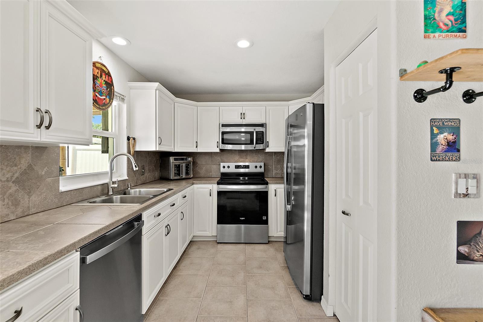 Image 8 of 47 For 589 Clairmont Lane