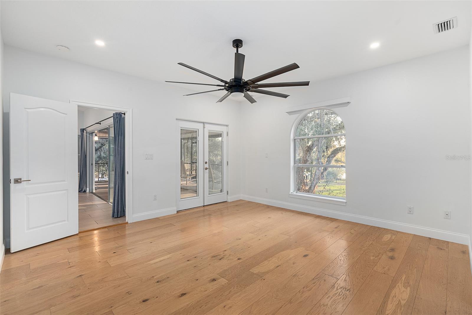 Image 32 of 57 For 5584 Ocean Shore Boulevard