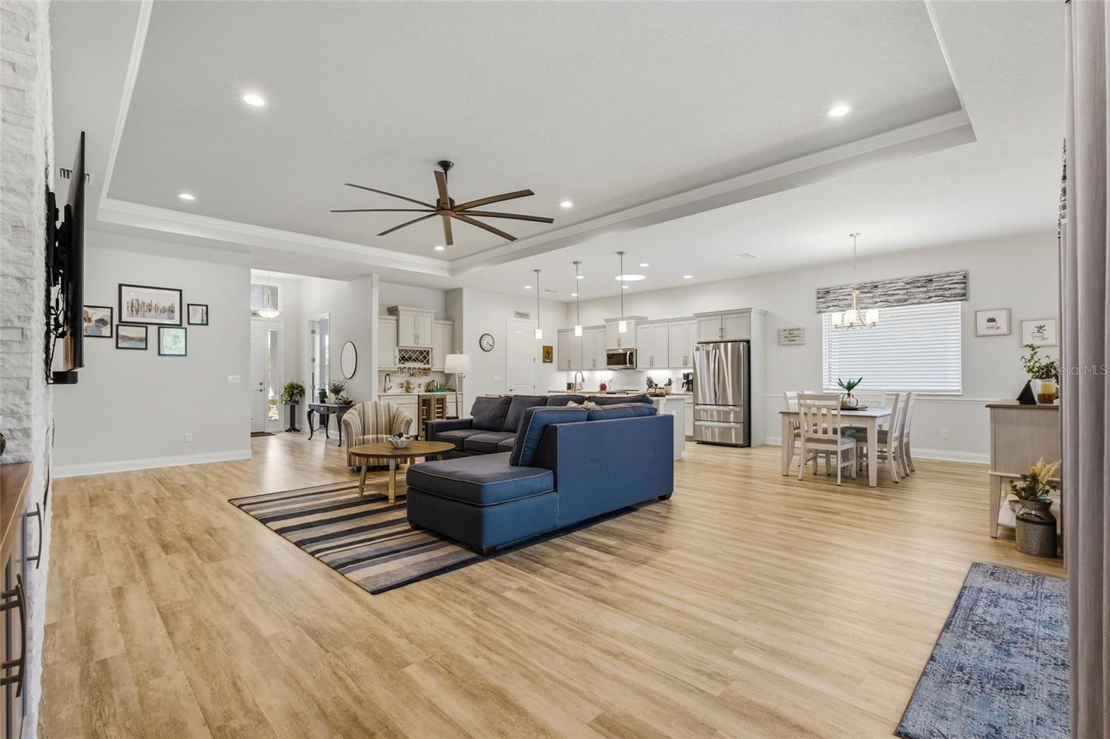 Image 10 of 50 For 8 Lakewalk Drive