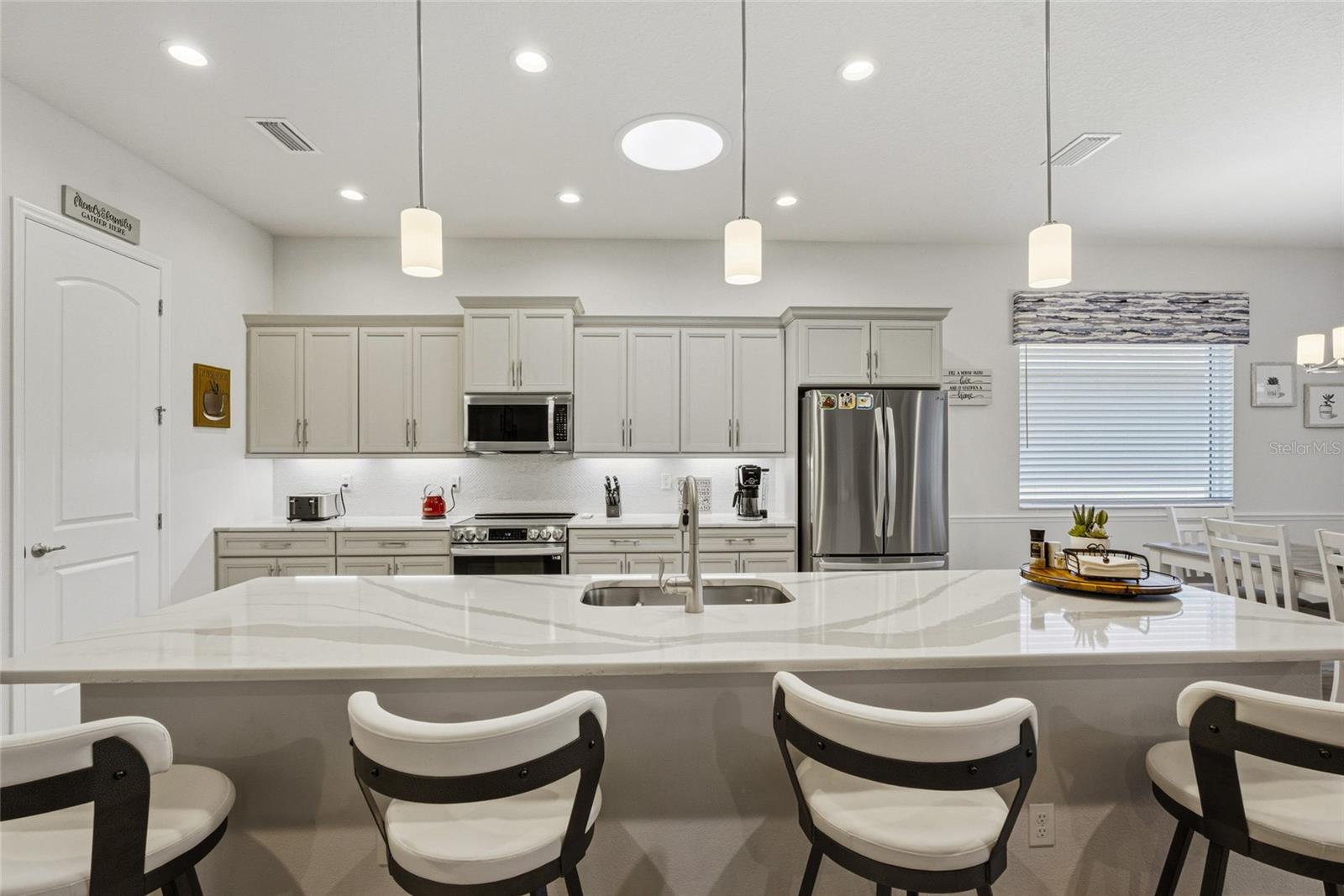 Image 14 of 50 For 8 Lakewalk Drive