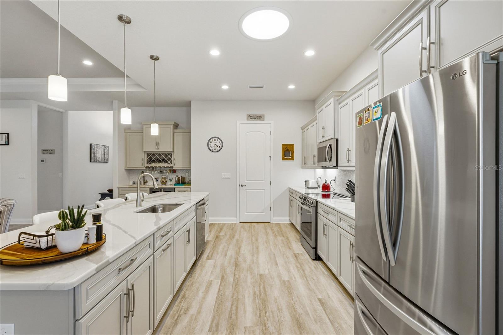 Image 15 of 50 For 8 Lakewalk Drive