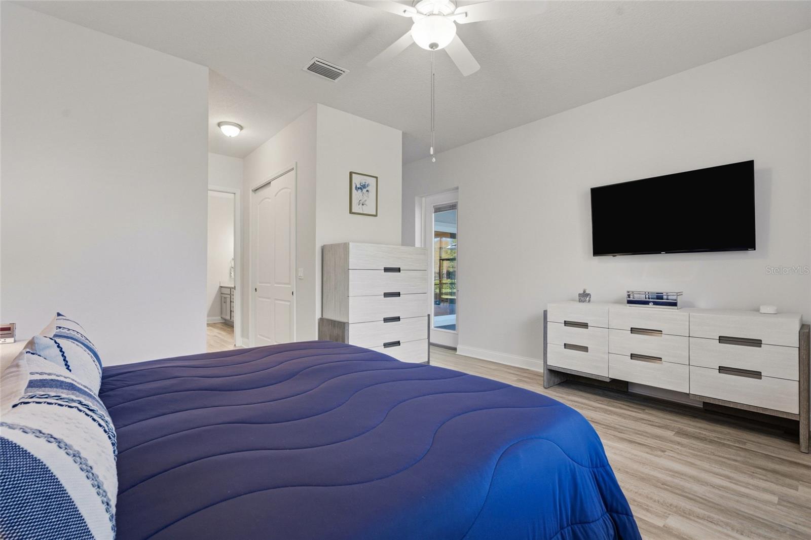 Image 20 of 50 For 8 Lakewalk Drive