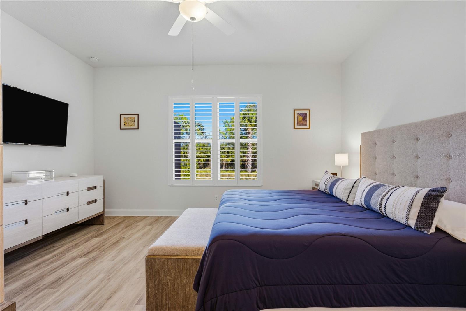 Image 21 of 50 For 8 Lakewalk Drive