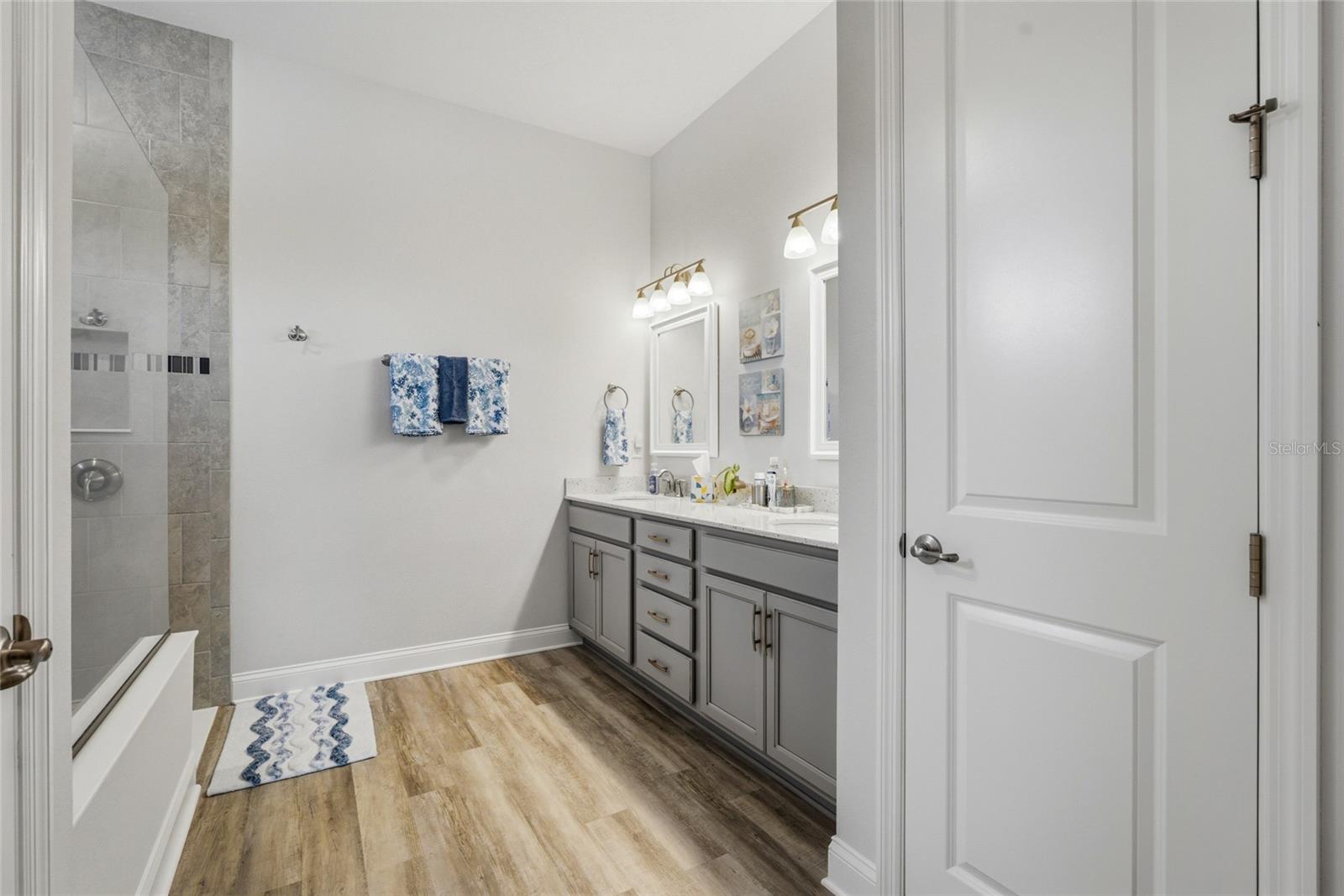 Image 24 of 50 For 8 Lakewalk Drive