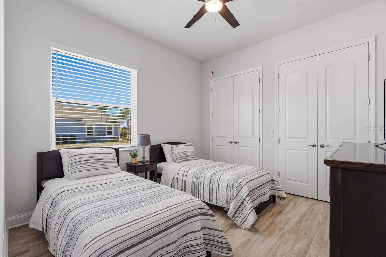 Image 27 of 50 For 8 Lakewalk Drive